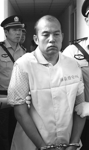 王書金前日被帶往邯鄲中院受審。 新華社發(fā)