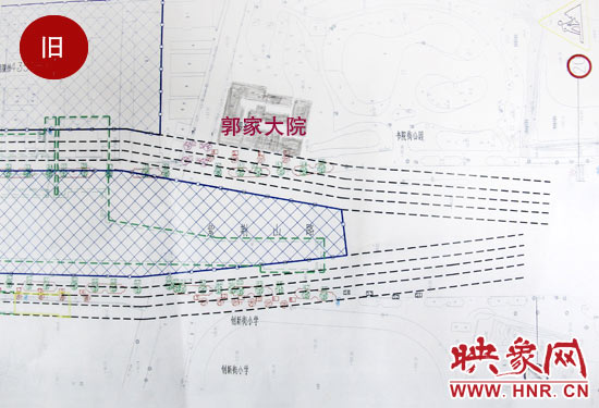 原先圖紙上顯示，在紫荊山路東側(cè)和西側(cè)，各設(shè)計了4條臨時通道。