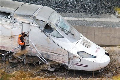 快速列車的車頭沒有受到太大損壞。