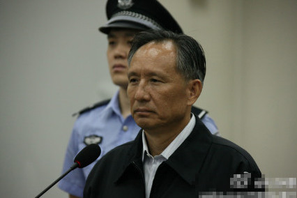 庭審現(xiàn)場的張曙光。