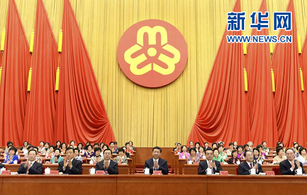 習(xí)近平、李克強(qiáng)、張德江、俞正聲、劉云山、王岐山、張高麗等在主席臺(tái)就座，祝賀大會(huì)召開(kāi)。