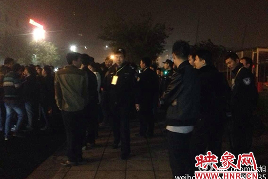 11月1日深夜，鄭州鄭東新區(qū)夜總會(huì)“皇家一號(hào)”被查處。網(wǎng)友供圖