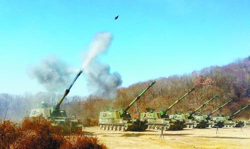 延坪島炮擊事件3周年之際，朝韓間口水仗不斷。圖為韓軍21日舉行應(yīng)對挑釁訓(xùn)練。