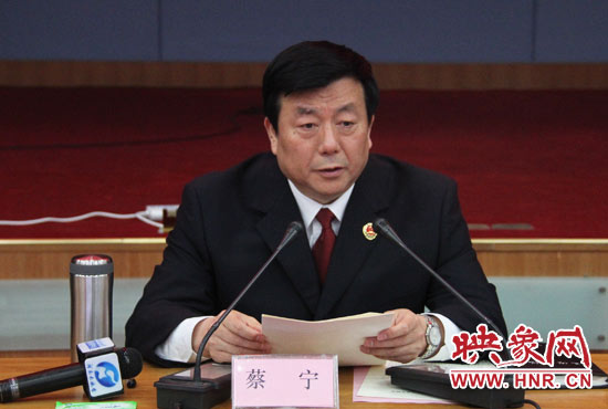 省檢察院檢察長(zhǎng)蔡寧通報(bào)了今年以來(lái)全省檢察工作情況。