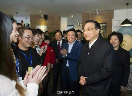 27日上午李克強到天津濱海新區(qū)考察。