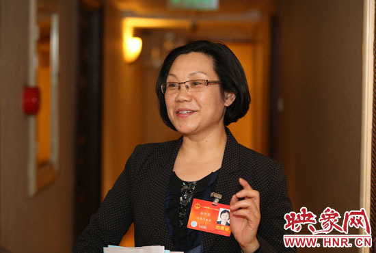 全國人大代表、商丘市實驗小學(xué)校長高阿莉做客映象網(wǎng)兩會微視。