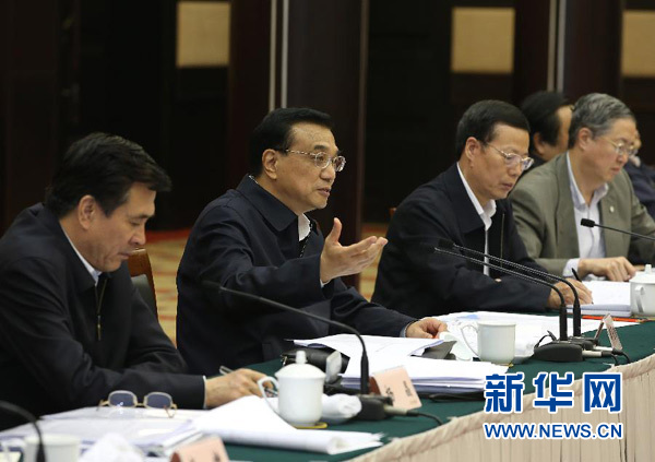 月28日，中共中央政治局常委、國務(wù)院總理李克強在重慶主持召開座談會