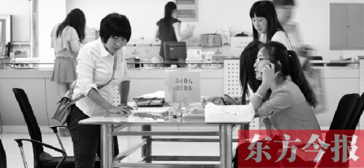 　　行政審批“瘦身”，不僅提高了行政效率，節(jié)約了行政資源，而且最大限度地方便了群眾