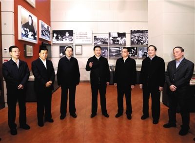 2012年11月29日，習(xí)近平等在國家博物館參觀《復(fù)興之路》展覽，提出為實(shí)現(xiàn)中國夢而奮斗。