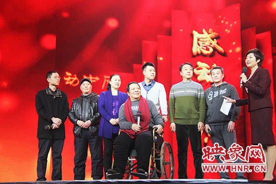接力照顧高位截癱患者高新海的“隴海大院”愛心集體鄰居們。