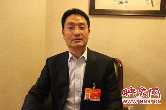 全國人大代表、輝縣市張村鄉(xiāng)裴寨社區(qū)黨總支書記裴春亮