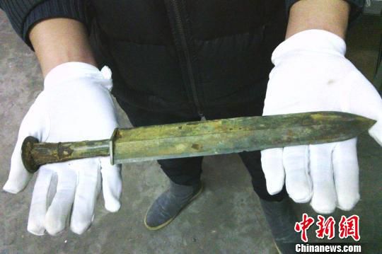 河南發(fā)掘戰(zhàn)國(guó)至東漢墓葬群 出土罕見(jiàn)青銅劍、戈（圖）