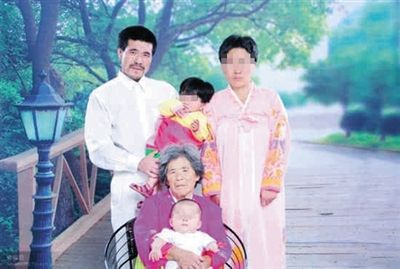 徐純合與家人合影。徐純合微博截圖