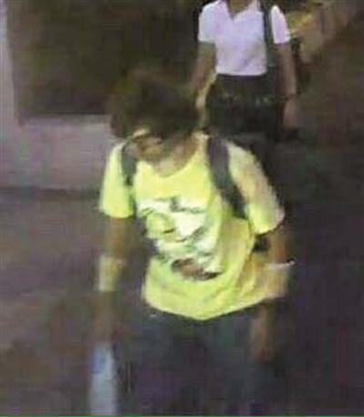 據(jù)泰國(guó)媒體報(bào)道，警方目前已鎖定曼谷17日爆炸嫌疑人。