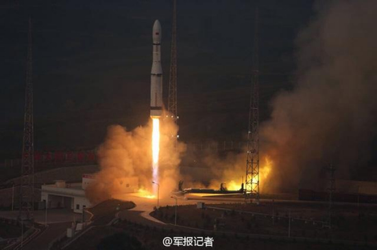 長征六號運載火箭發(fā)射現(xiàn)場 解放軍報攝