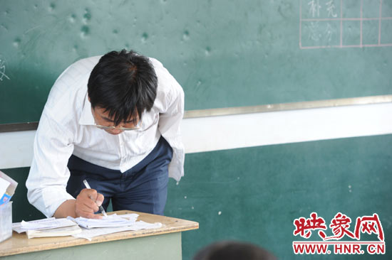圖為王格現(xiàn)在課堂上。