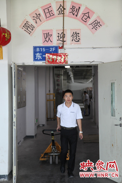 深入生產(chǎn)一線，真實(shí)體驗(yàn)工友的生產(chǎn)環(huán)境