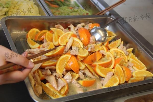 大學(xué)食堂現(xiàn)神級“黑暗料理”：橙子炒肉