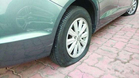 只為發(fā)泄不滿情緒 男子一年扎車(chē)胎30多起