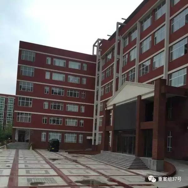 17歲高中男生教室里掐死女同學(xué)，被訴故意殺人和強奸