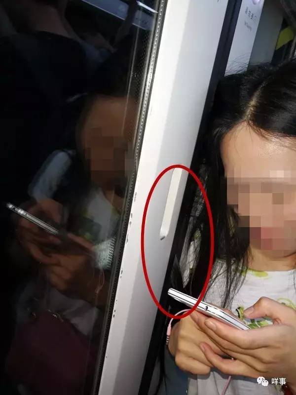 廣州一女子在車門將關時沖進車廂 長發(fā)被活活夾住