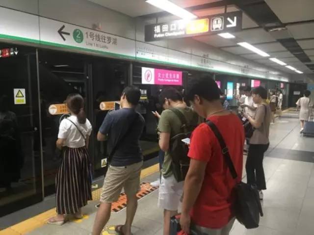 尷尬了！深圳地鐵首開女性車廂 結(jié)果塞滿男乘客