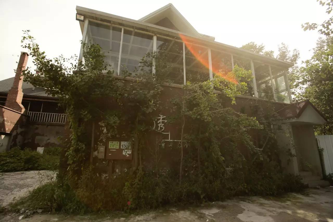 ▲失戀博物館位于北京市通州區(qū)宋莊鎮(zhèn)的一個重創(chuàng)空間內(nèi)，這里是一個藝術家集聚區(qū)。