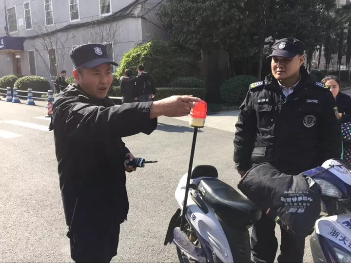 23歲IT男大學(xué)門(mén)口沒(méi)了心跳 保安飆車(chē)送醫(yī)生