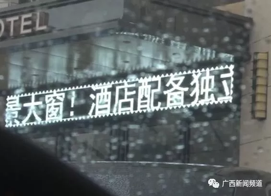 于是，民警將這一情況匯報給指揮中心，請求120醫(yī)護人員到達現(xiàn)場急救。