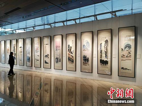 齊白石作品《山水十二條屏》在北京展出。<a target='_blank'  _fcksavedurl='http://www.chinanews.com/' _fcksavedurl='http://www.chinanews.com/' >中新網</a>記者 宋宇晟 攝