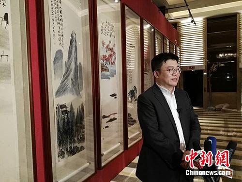 北京保利拍賣執(zhí)行董事趙旭在當晚接受采訪。<a target='_blank'  _fcksavedurl='http://www.chinanews.com/' _fcksavedurl='http://www.chinanews.com/' >中新網</a>記者 宋宇晟 攝
