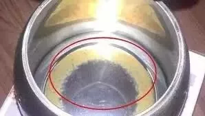 太惡心！女游客竟用酒店燒水壺煮自己的臟內(nèi)褲