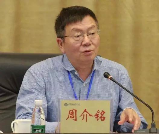 今次落馬的雷寒出生于1957年7月，其學(xué)習(xí)、工作都在重慶醫(yī)科大學(xué)。
