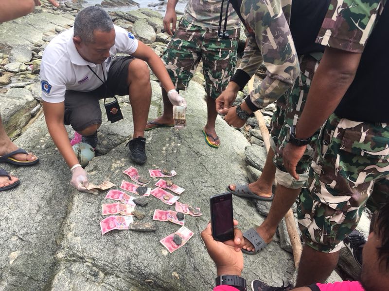  11日，泰方在打撈出的中國遇難者遺體的衣服內(nèi)發(fā)現(xiàn)了人民幣。