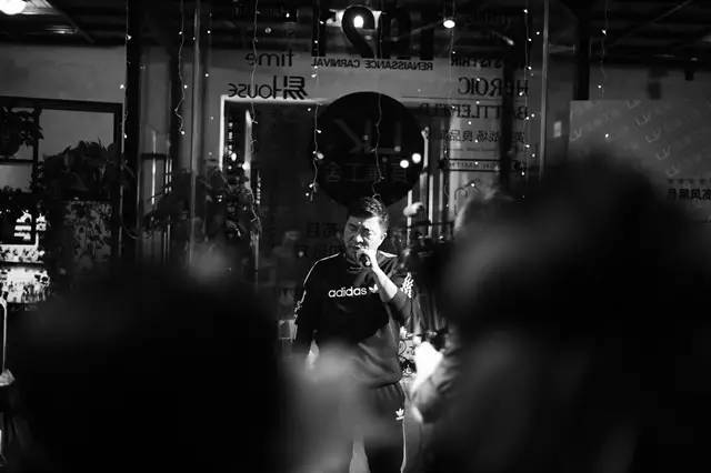 迎來(lái)?yè)u滾大咖徐軍，代表作《鄭州鄭州》