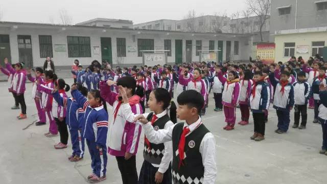 關(guān)愛(ài)留守兒童送溫暖，帶去我們冬日的關(guān)愛(ài)