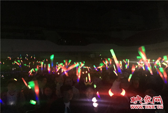 當(dāng)晚現(xiàn)場約2500個座位全場爆滿，還有全國各地歌迷會趕來的歌迷們。