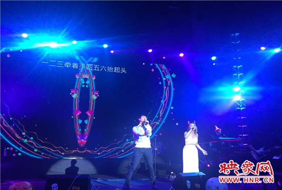 丁當(dāng)現(xiàn)場分享了她的代表曲目，《猜不透》全場大合唱，歌手嚴(yán)爵充分展現(xiàn)創(chuàng)作型歌手的特點(diǎn)。