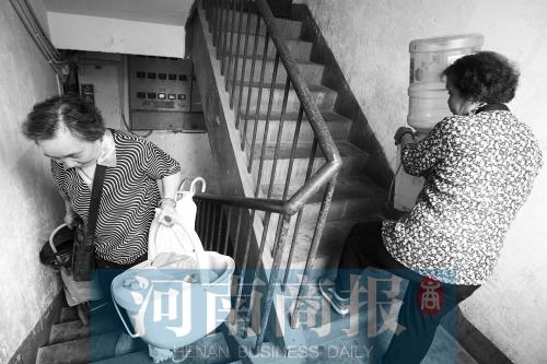 鄭州2萬(wàn)多棟舊樓需加裝電梯 相關(guān)政策允許嗎？