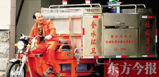 鄭州市金水區(qū)新添置的全封閉電動垃圾清運車，既實用又美觀