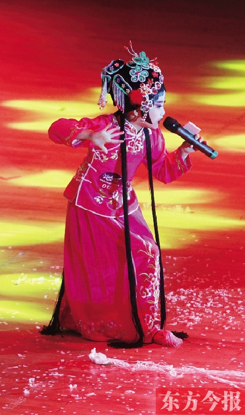 11月16日，《非常6+1》河南區(qū)總決賽現(xiàn)場(chǎng)，入圍選手們上演了一場(chǎng)精彩的比賽