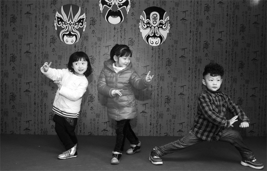 11月19日，鄭州市銘功路小學(xué)的金名劇場(chǎng)