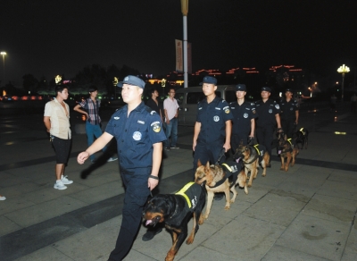 濟源市公安機關(guān)組織警力開展交通秩序大整頓