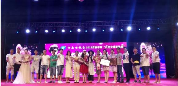 大賽總導(dǎo)演王軍嶺先生親臨現(xiàn)場，為報名點指導(dǎo)工作