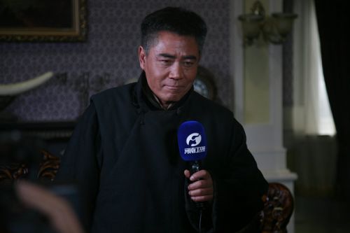 陳寶國接受河南衛(wèi)視專訪。