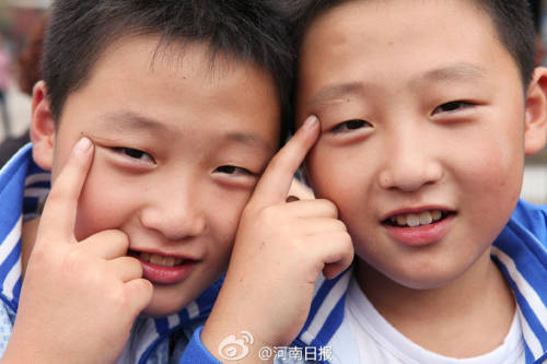 河南靈寶一小學(xué)現(xiàn)32對(duì)雙胞胎