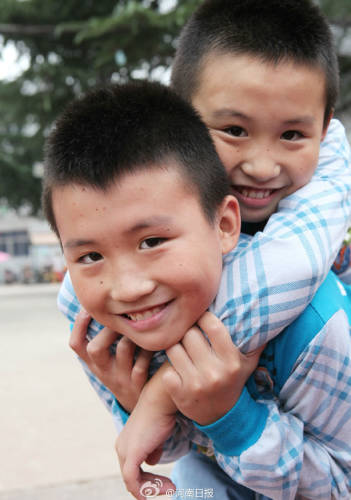 河南靈寶一小學(xué)現(xiàn)32對(duì)雙胞胎