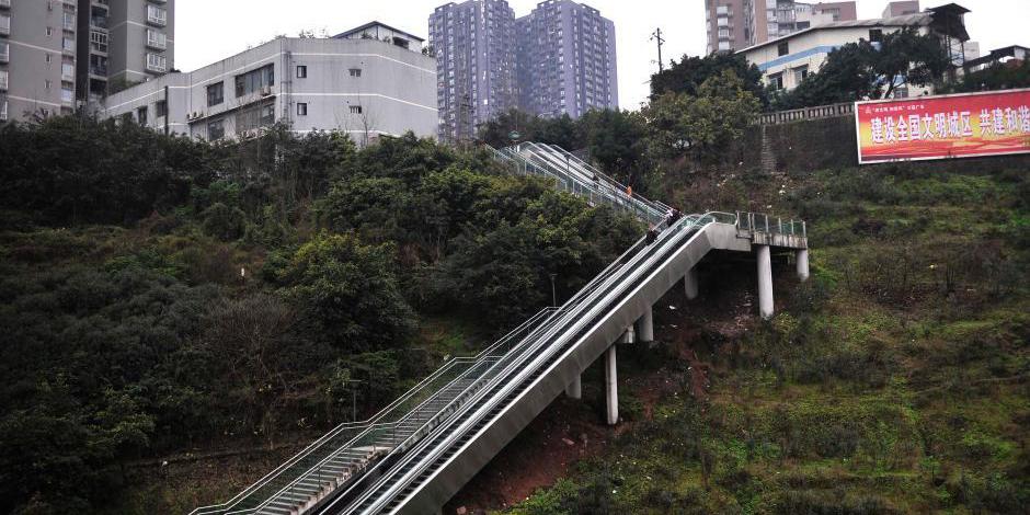 重慶土坡上建自動(dòng)扶梯 便于市民出行