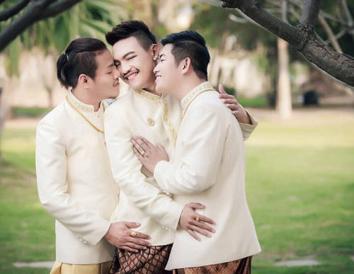 泰國(guó)3名男子喜結(jié)連理　
