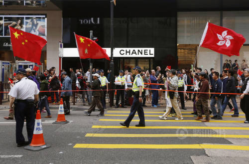 香港數百市民舉行“反港獨”游行